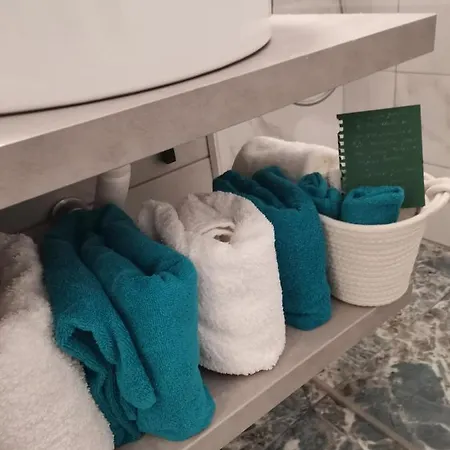 Apartment Bloom Box *